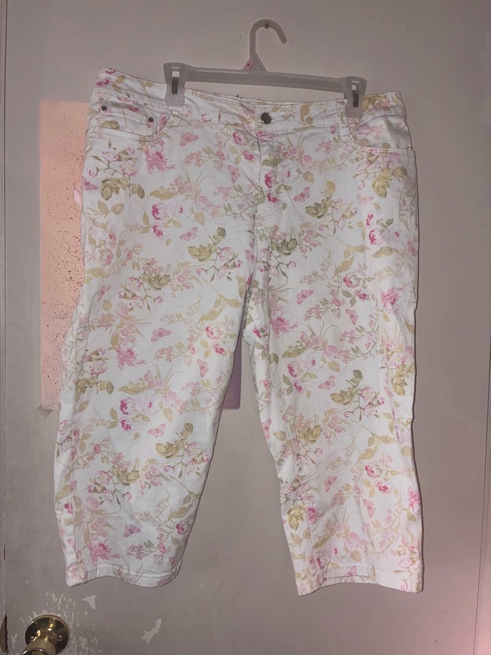croft & barrow White Capris with Pink and Yellow Floral Print